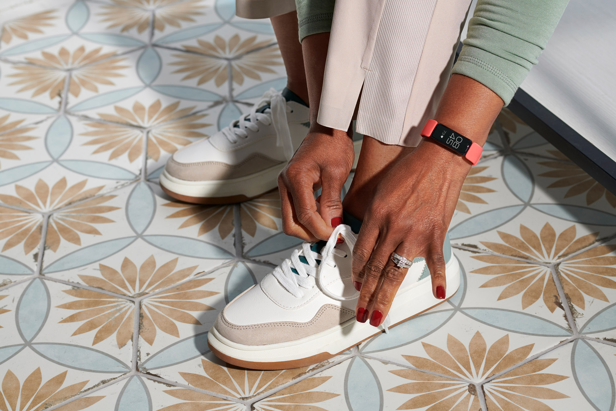 Smart-Watch_38914-F-sRGB